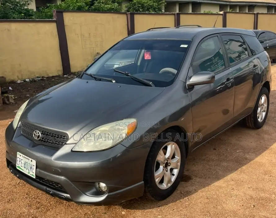 Toyota Matrix XR Hatchback FWD (1.8L 4cyl 4A) 2006 Gray