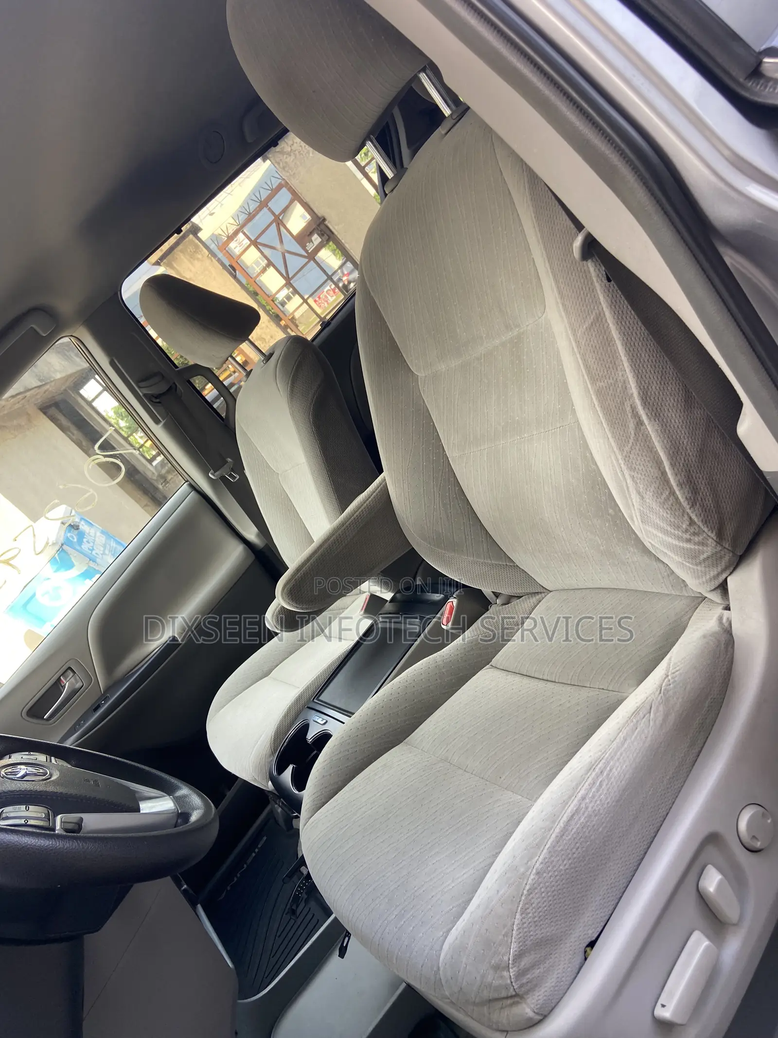 Toyota Sienna 2018 Silver