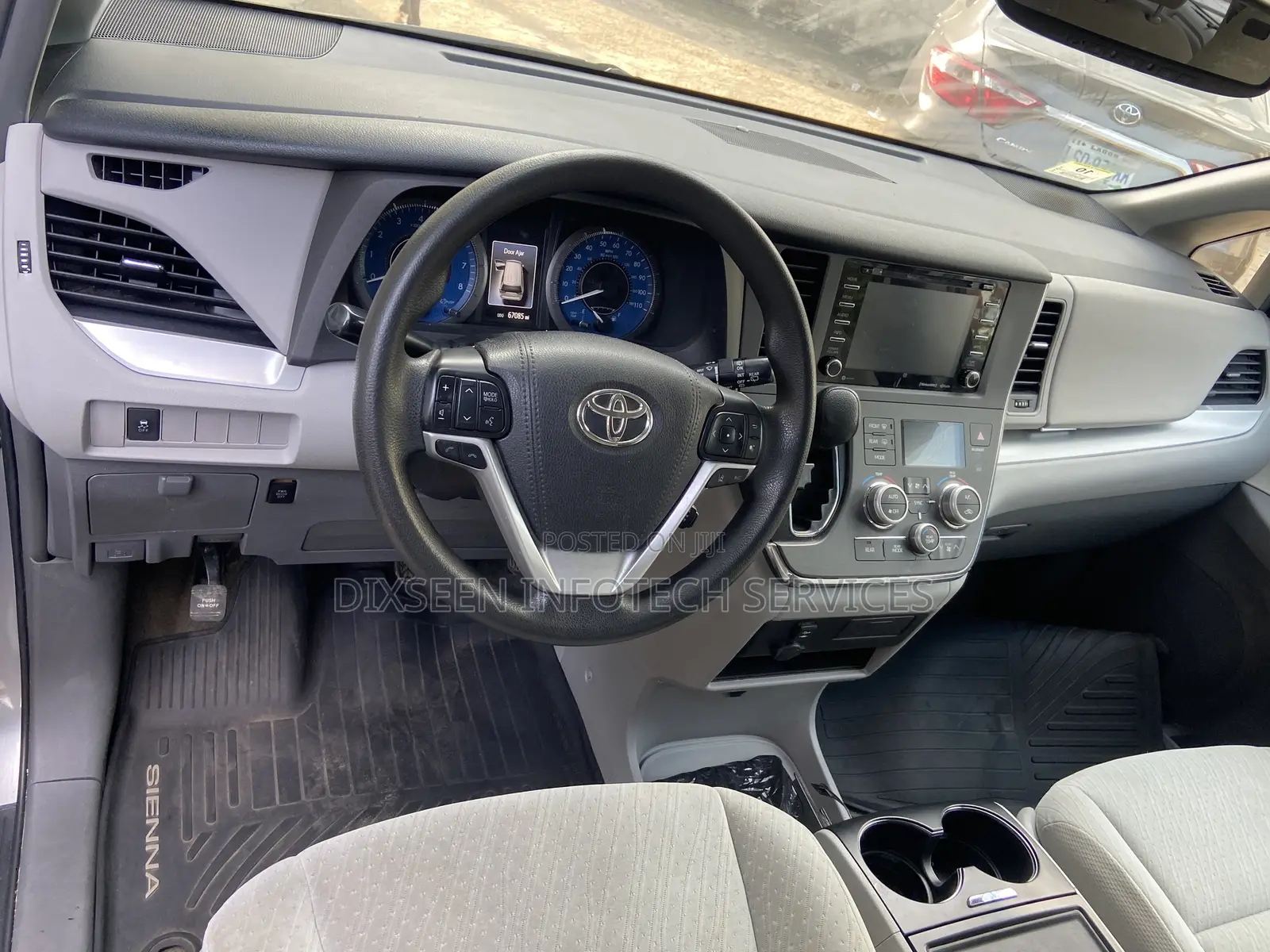Toyota Sienna 2018 Silver