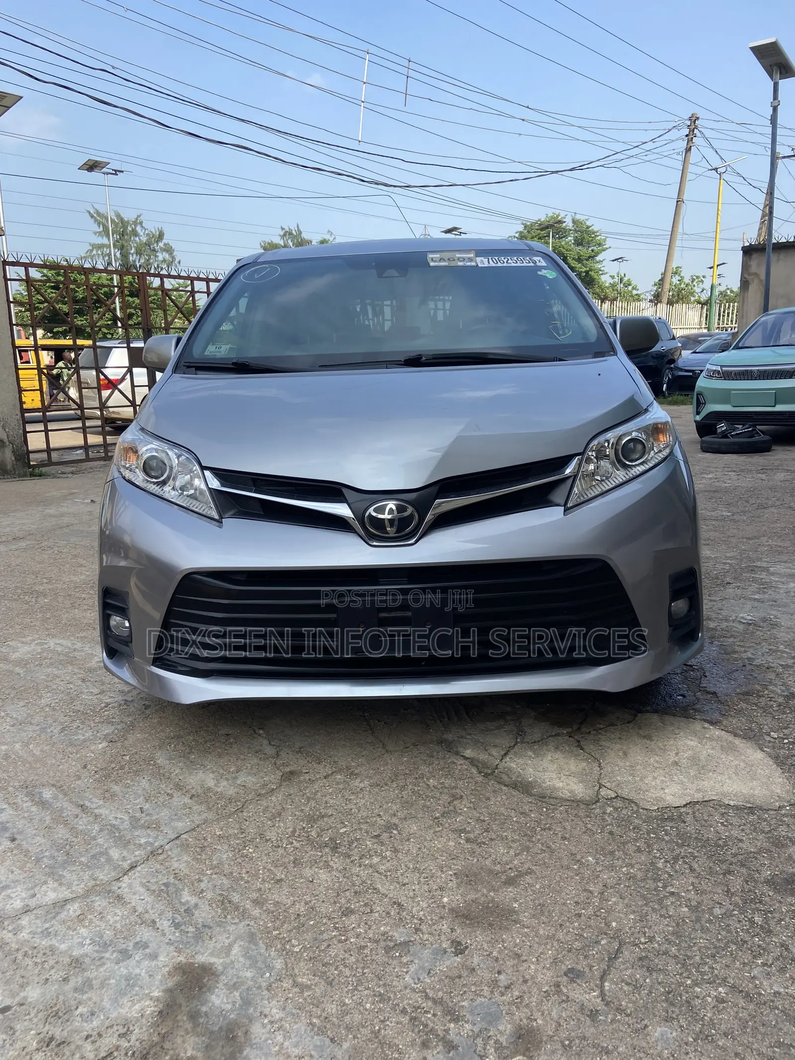 Toyota Sienna 2018 Silver