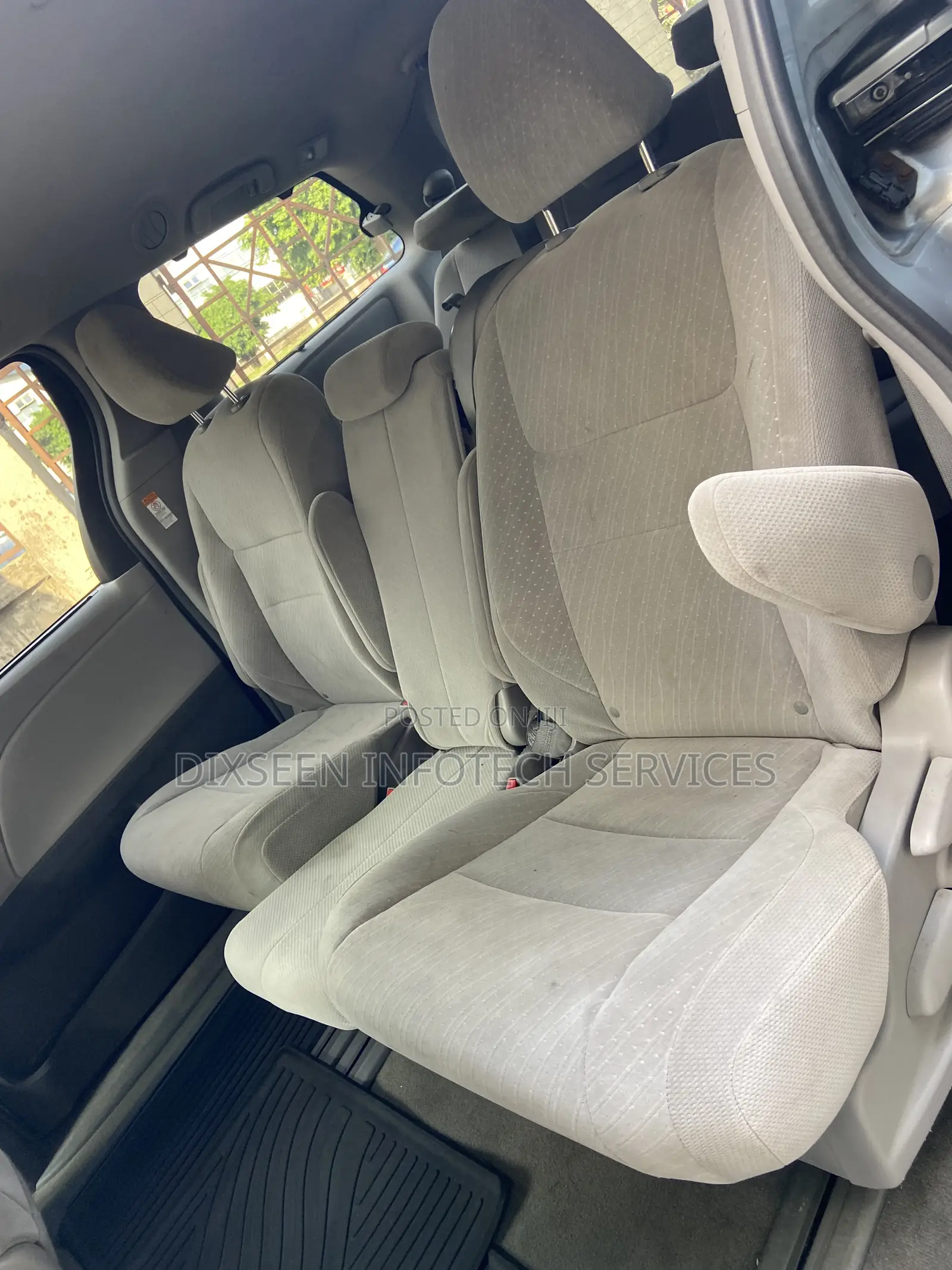 Toyota Sienna 2018 Silver