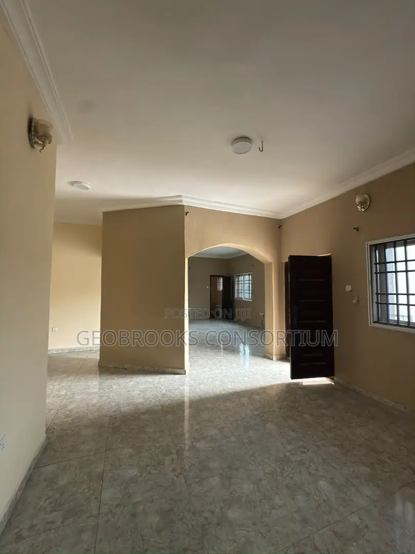 3bdrm Apartment in Kolefunmi Estate, Akobo for rent
