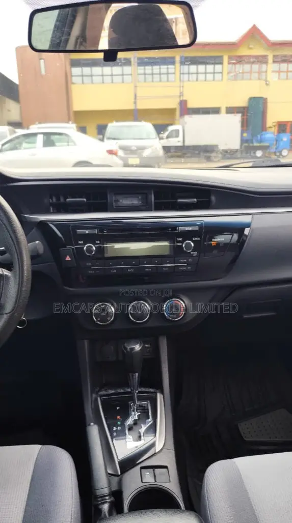Toyota Corolla LE 4dr Sedan (1.8L 4cyl CVT) 2015 Black