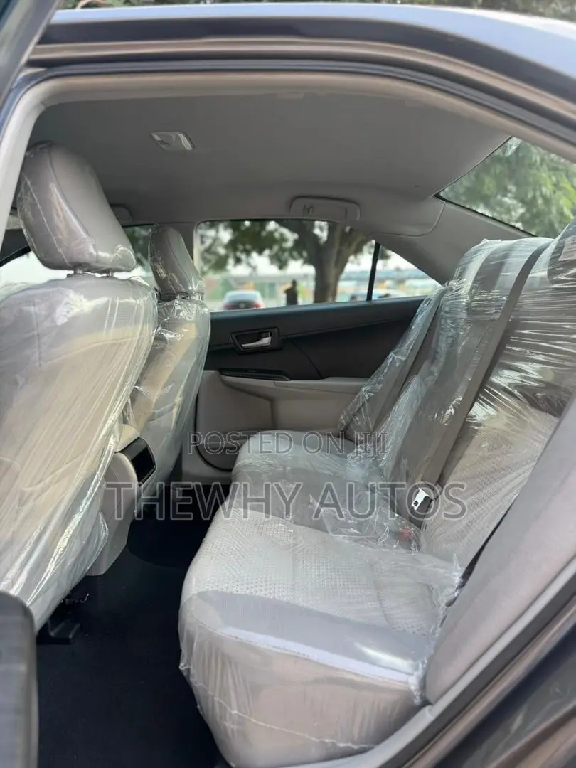 Toyota Camry LE 4dr Sedan (2.5L 4cyl 6A) 2014 Gray