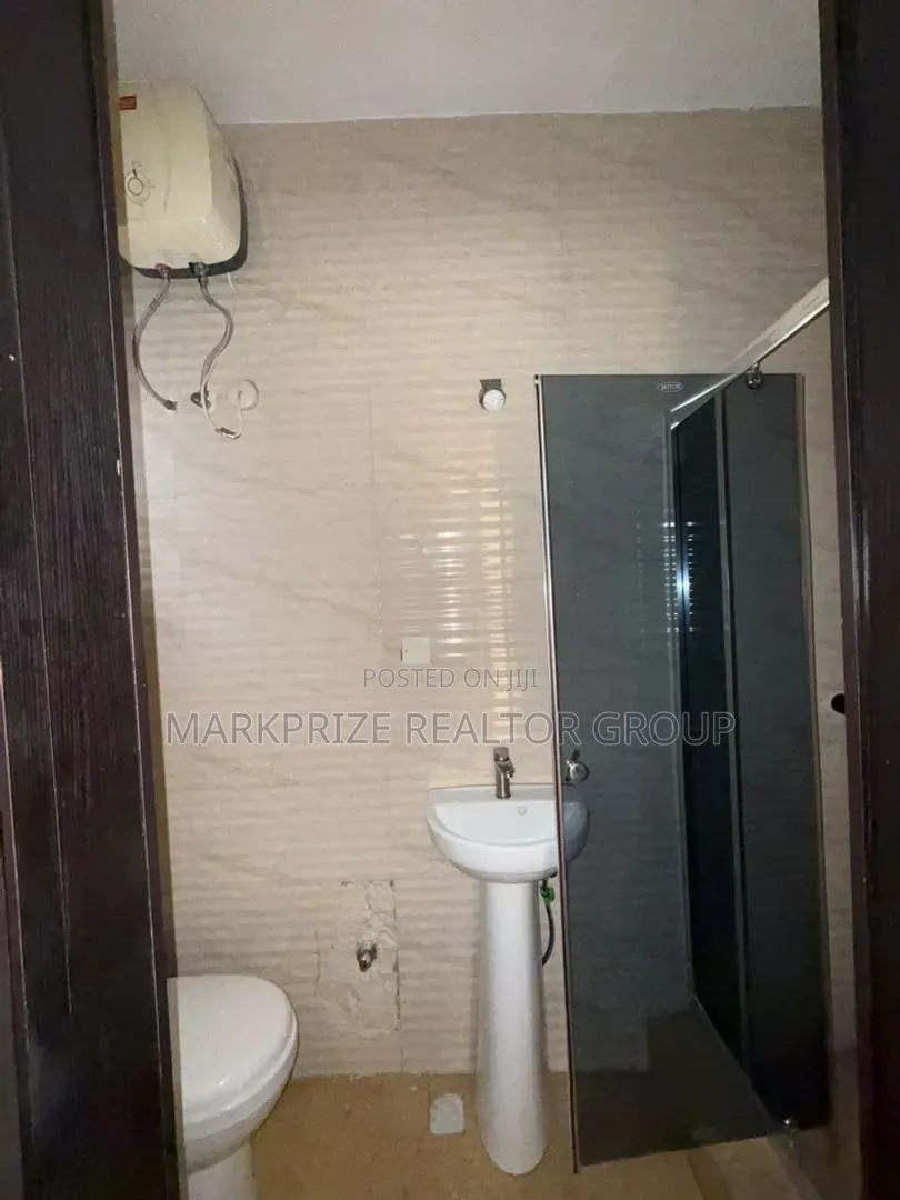 4bdrm Duplex in Chevron Drive Lekki for sale