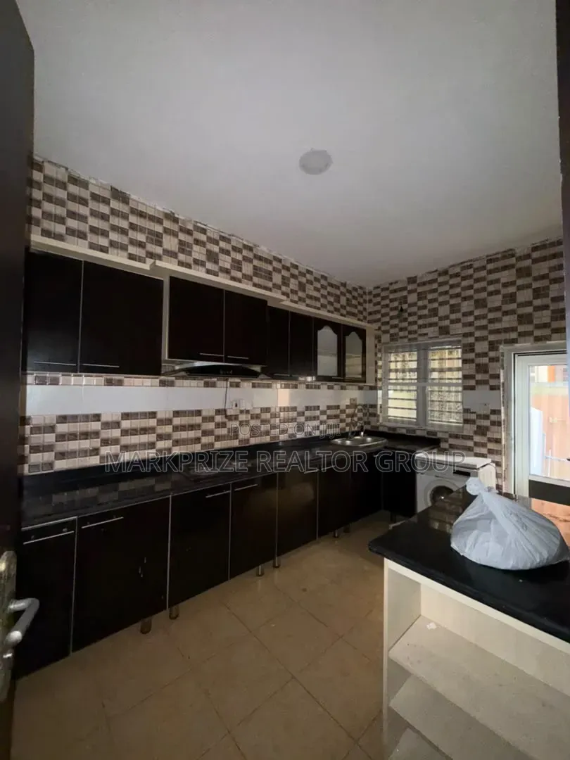 4bdrm Duplex in Chevron Drive Lekki for sale