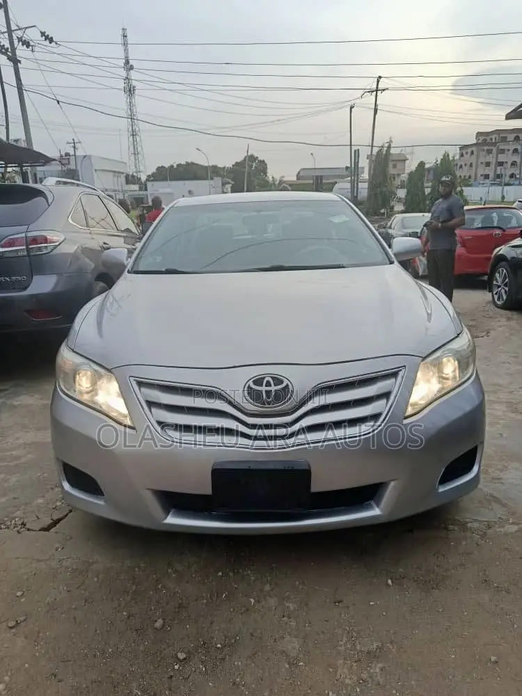 Toyota Camry LE 4dr Sedan (2.5L 4cyl 6AM) 2010 Silver