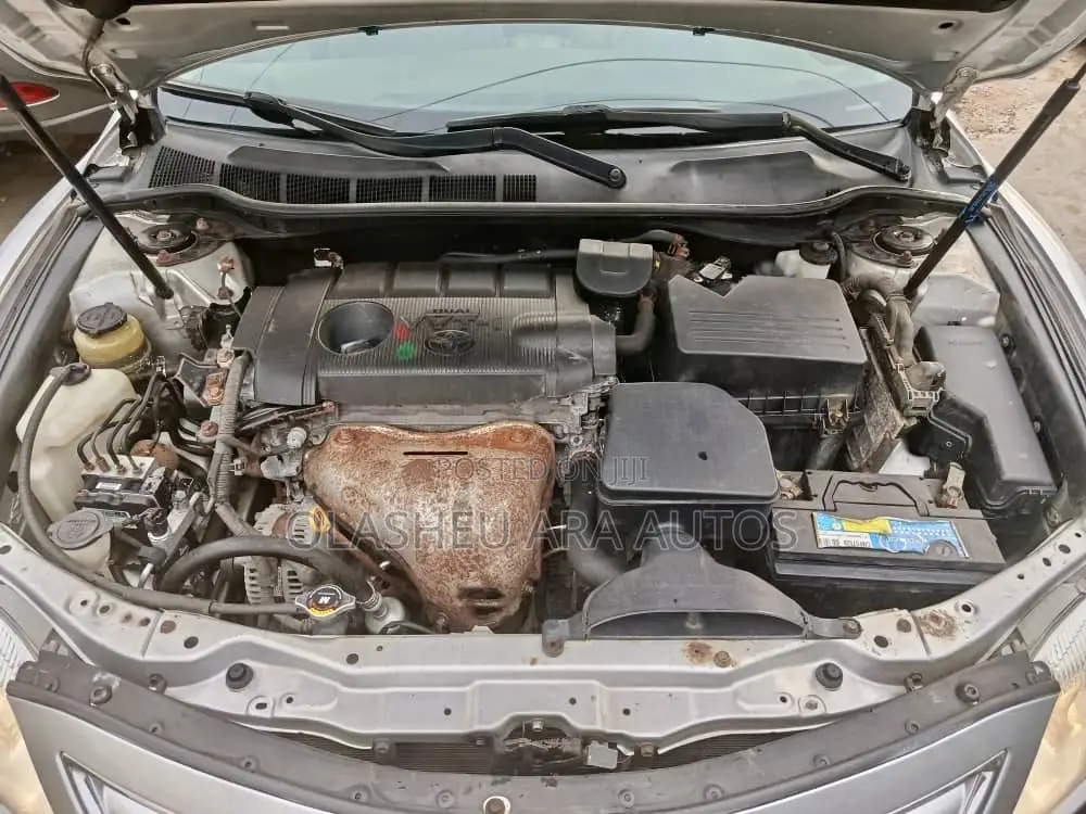 Toyota Camry LE 4dr Sedan (2.5L 4cyl 6AM) 2010 Silver
