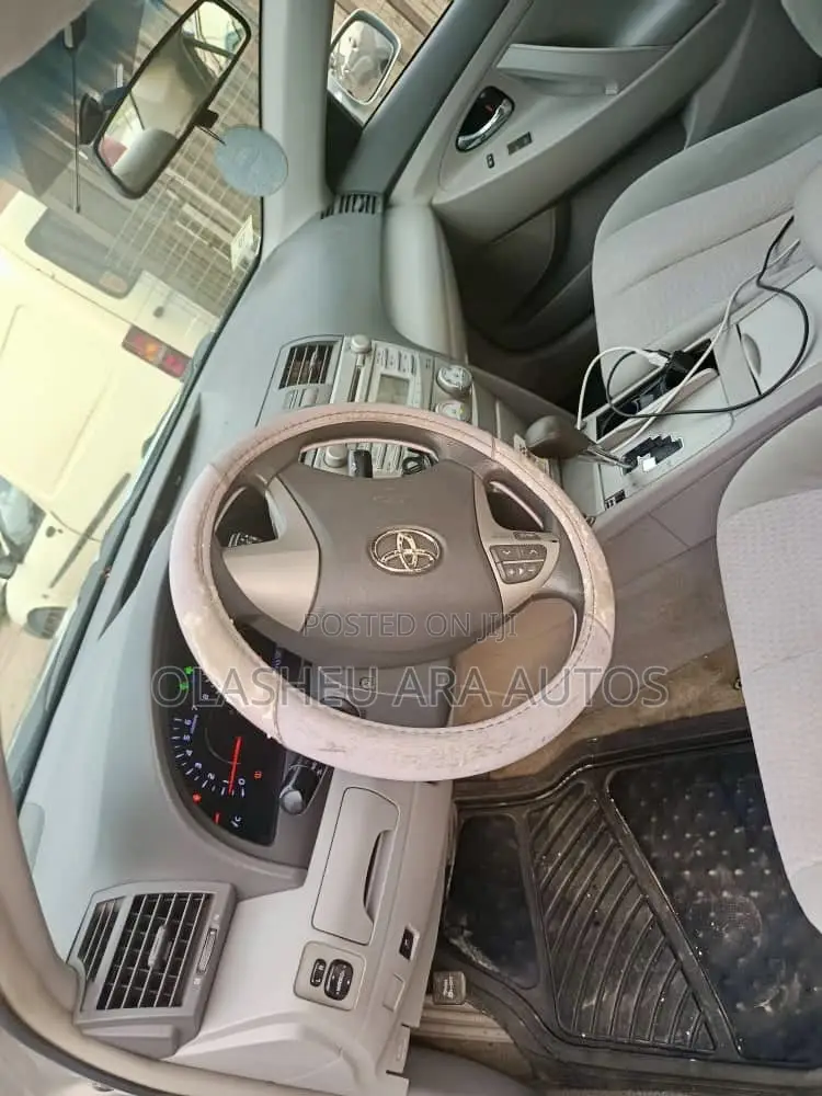 Toyota Camry LE 4dr Sedan (2.5L 4cyl 6AM) 2010 Silver