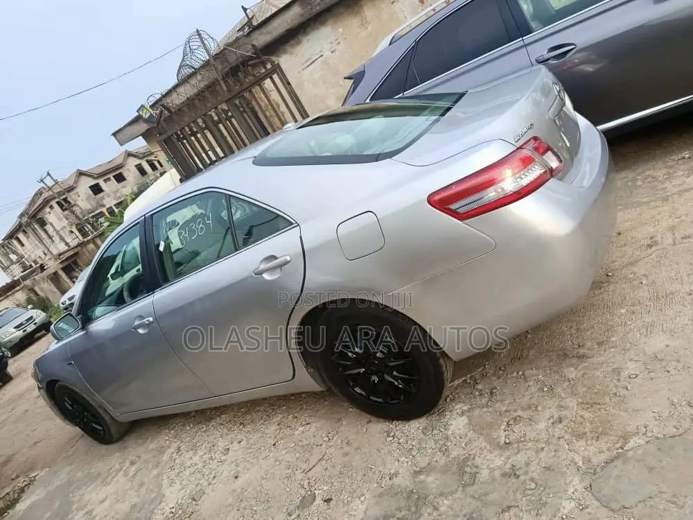 Toyota Camry LE 4dr Sedan (2.5L 4cyl 6AM) 2010 Silver