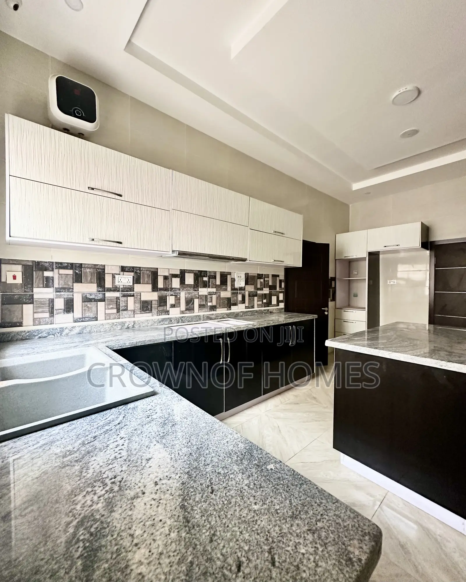 5bdrm Duplex in Lekki County, Ikota for sale