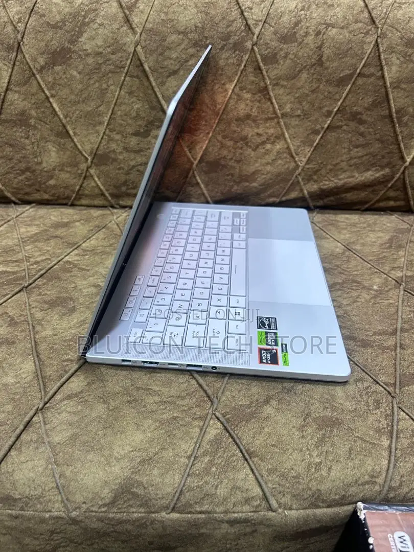 Laptop Asus ROG Zephyrus G14 16GB AMD Ryzen 9 SSD 1T
