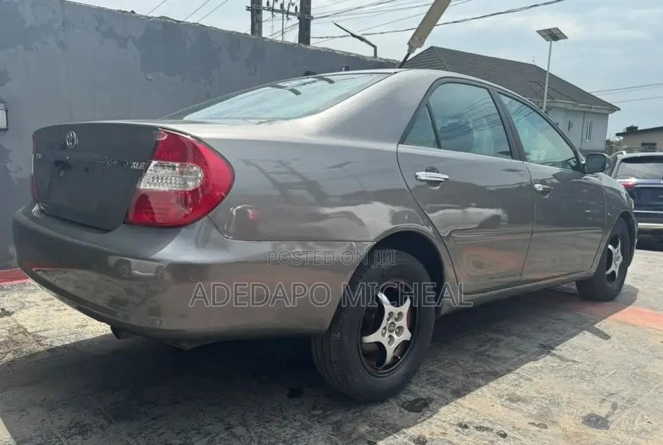 Toyota Camry SE 4rd Sedan (2.4L 4cyl 5M) 2004 Gray