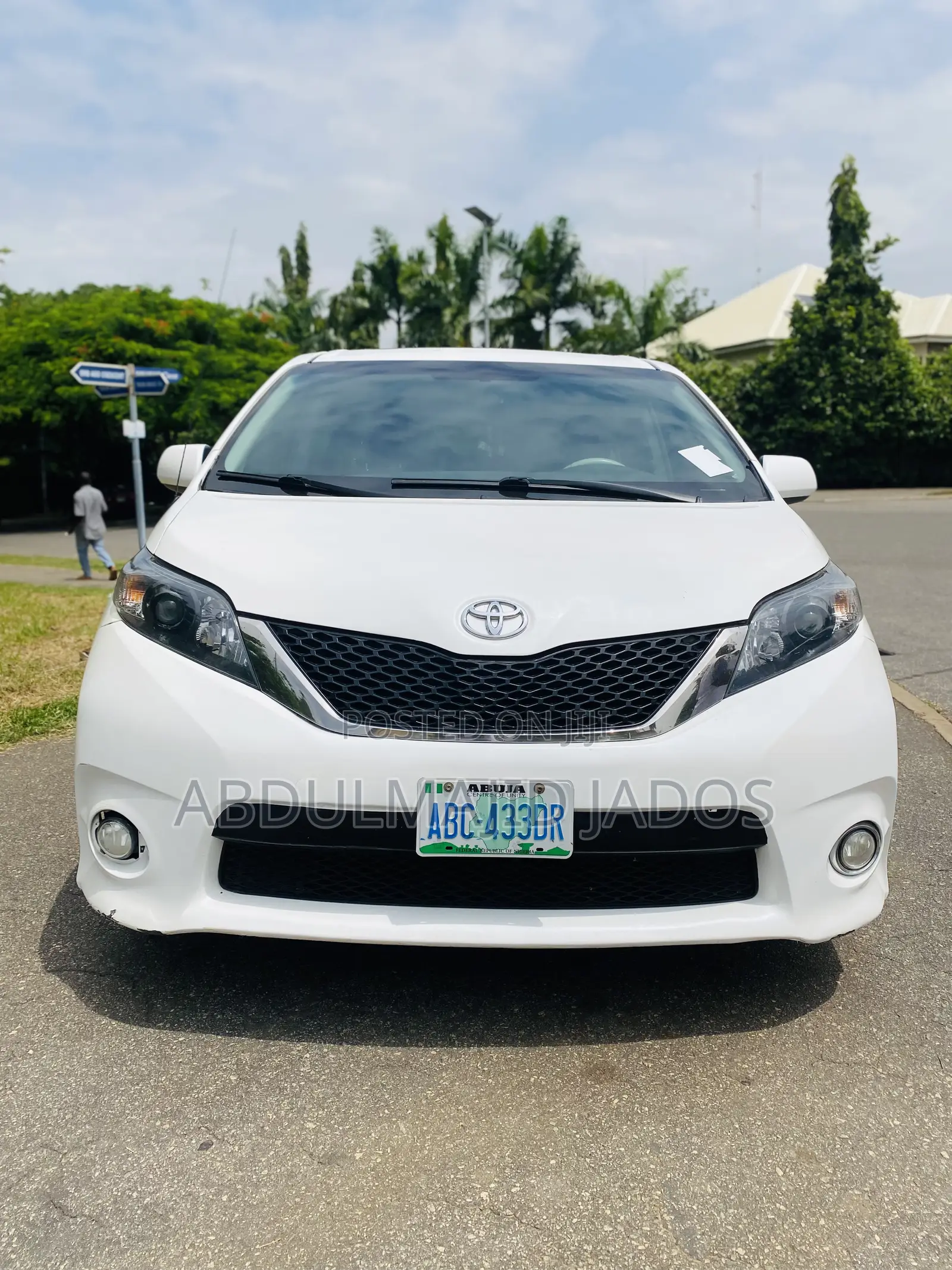 Toyota Sienna 2011 White