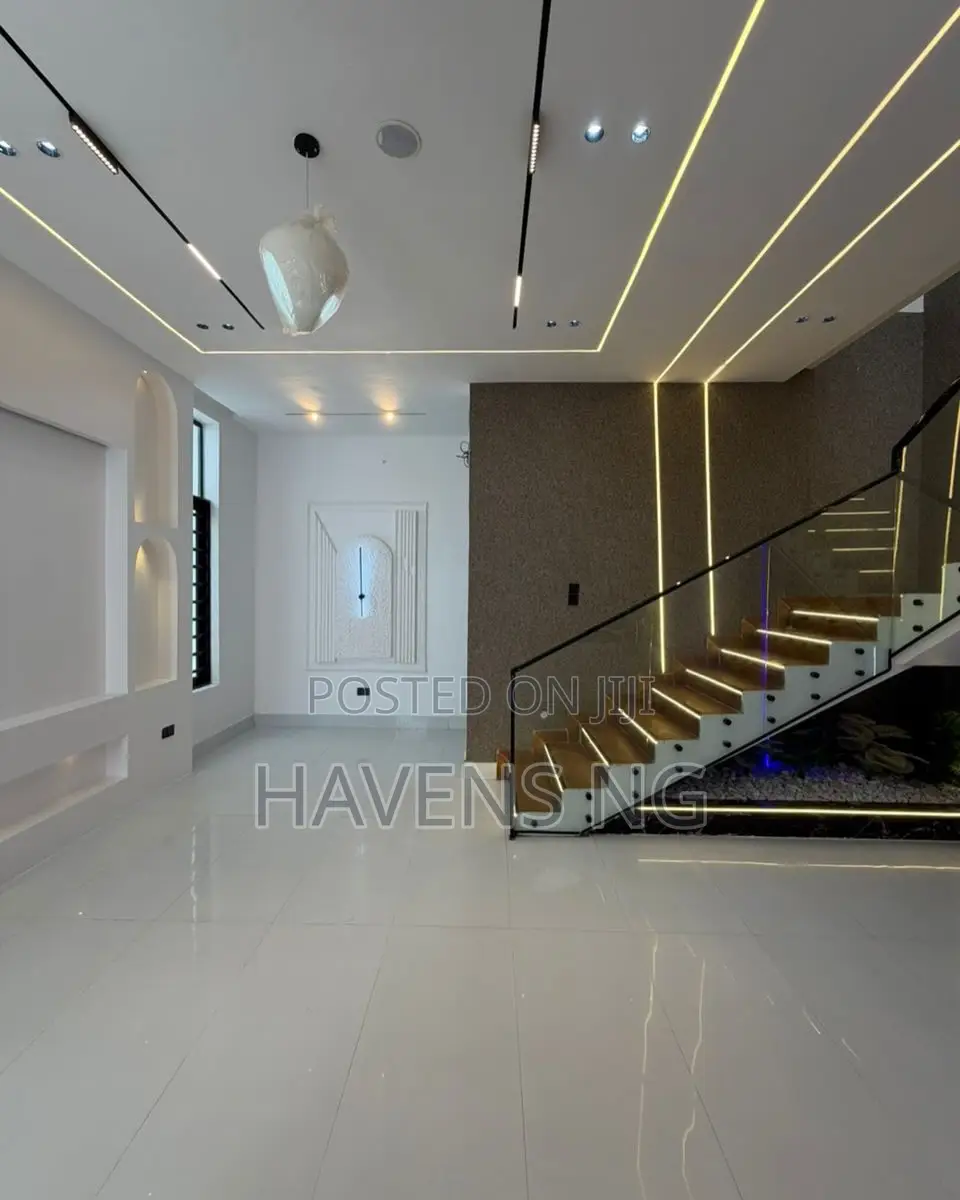 4bdrm Duplex in Ikota for sale