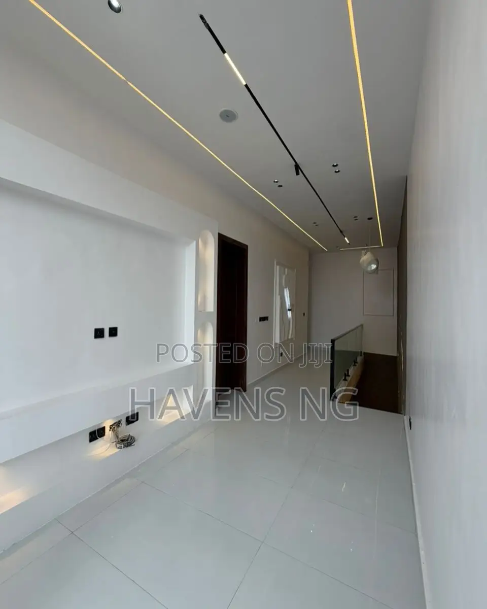 4bdrm Duplex in Ikota for sale