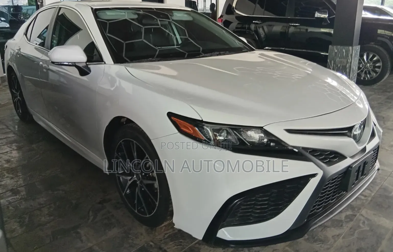 Toyota Camry SE Nightshade 2023 Off white