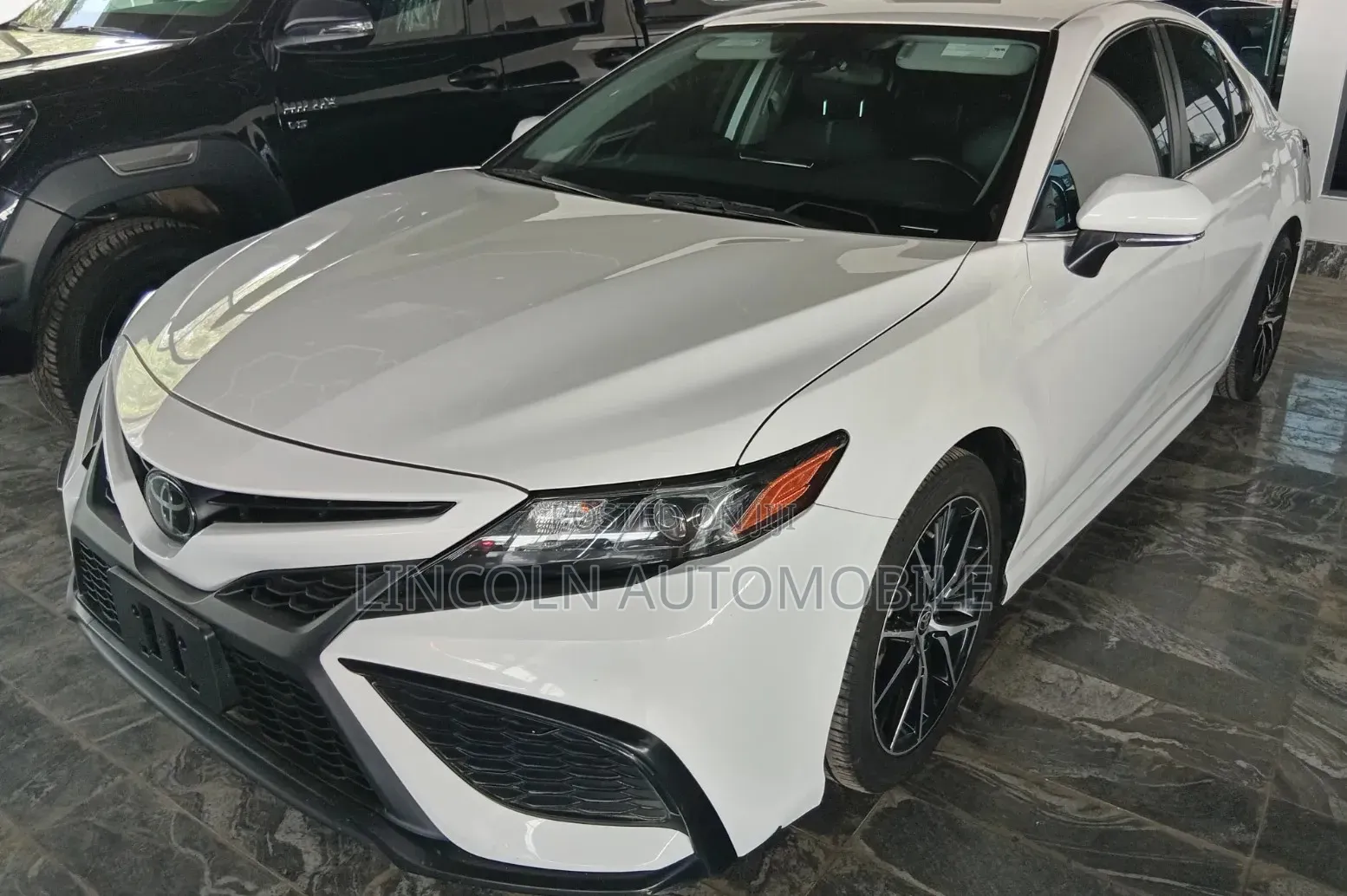 Toyota Camry SE Nightshade 2023 Off white
