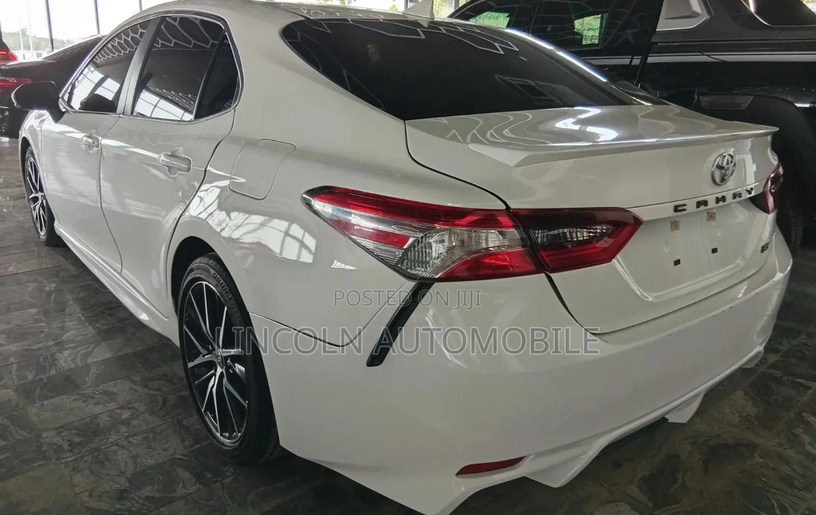 Toyota Camry SE Nightshade 2023 Off white