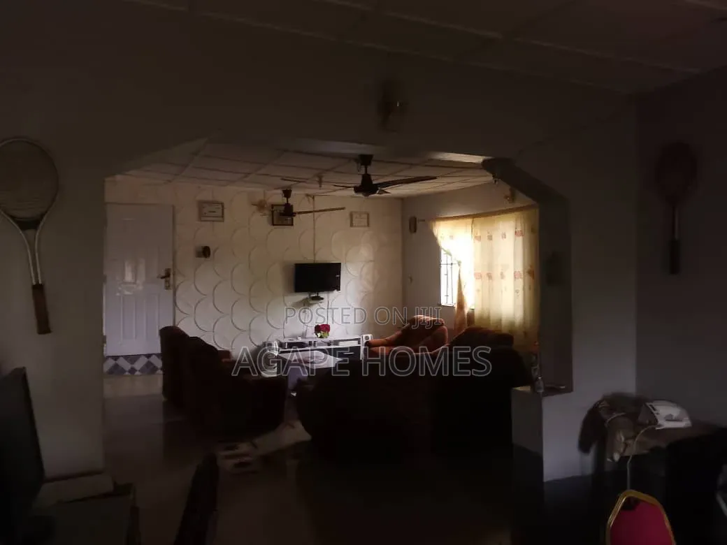 3bdrm Bungalow in Ikorodu Garage for sale