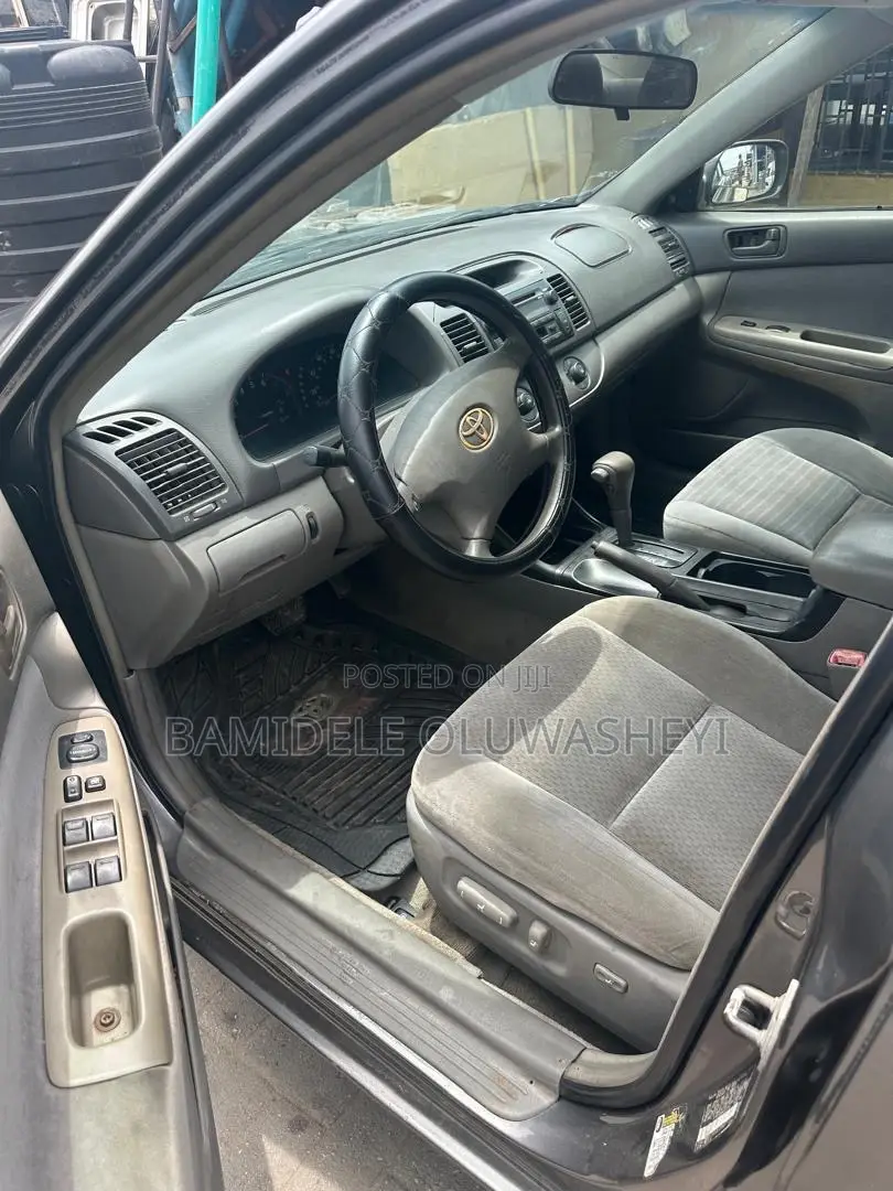 Toyota Camry LE 4dr Sedan (2.4L 4cyl 4A) 2004 Gray