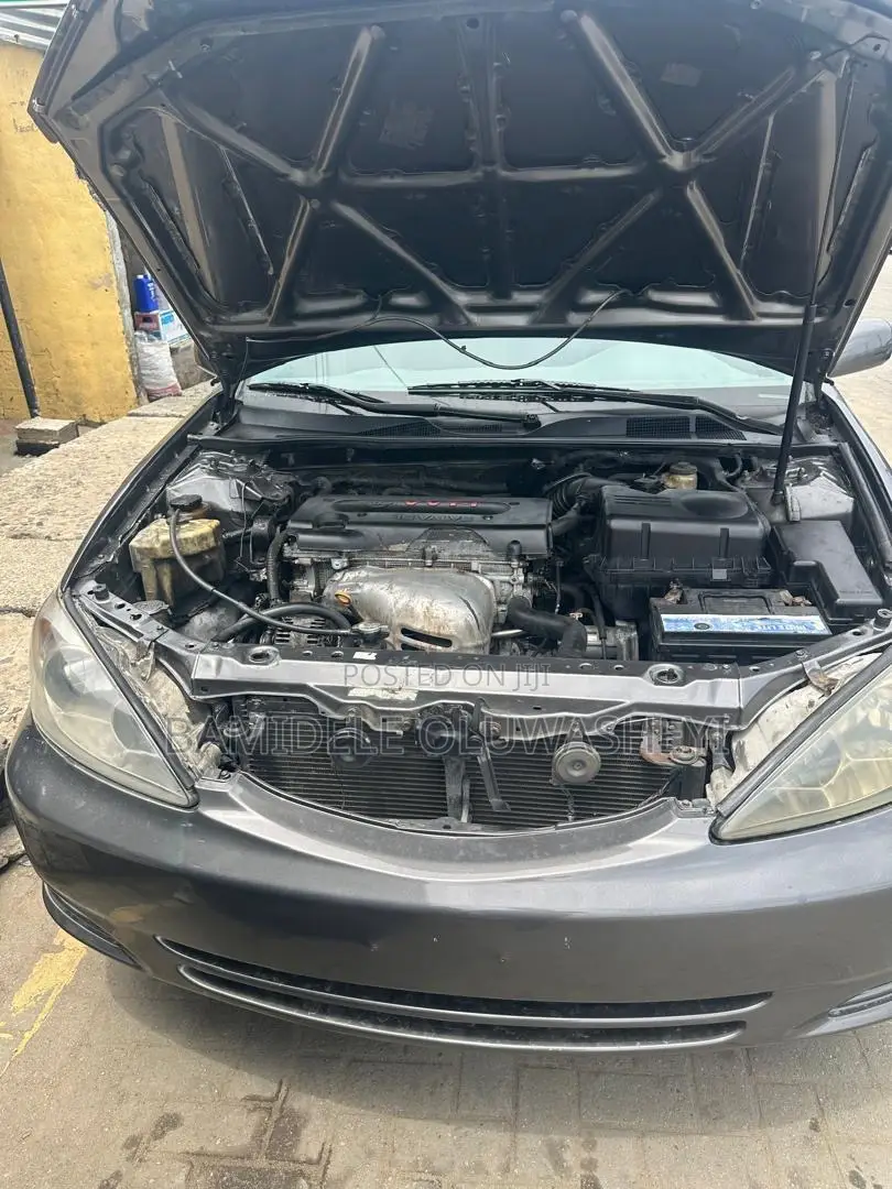 Toyota Camry LE 4dr Sedan (2.4L 4cyl 4A) 2004 Gray
