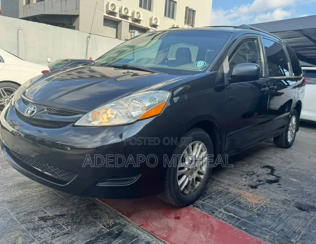Toyota Sienna CE FWD 2009 Black