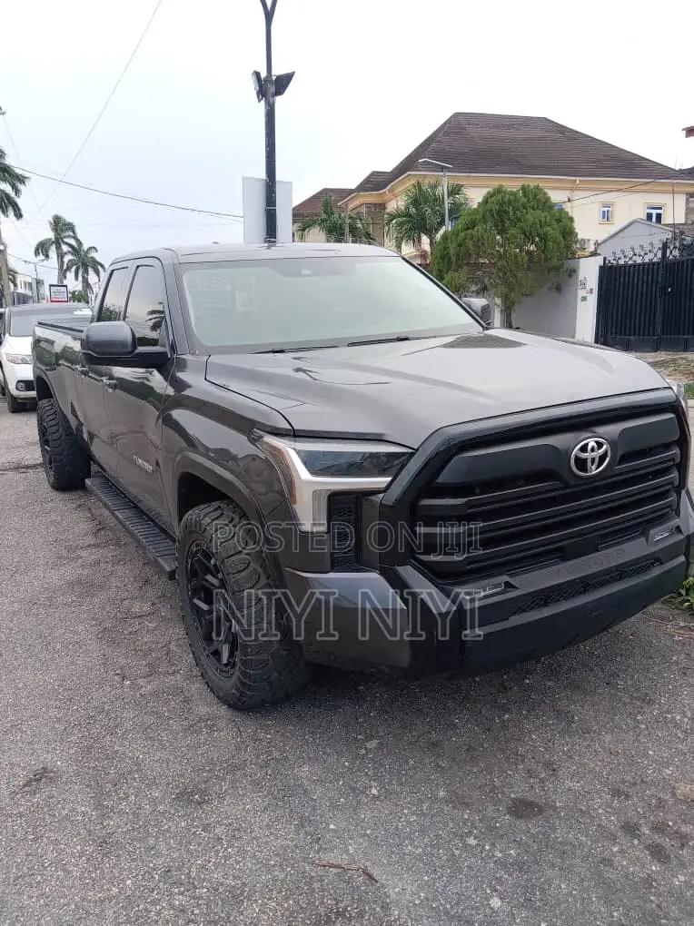 Toyota Tundra 2022 Black