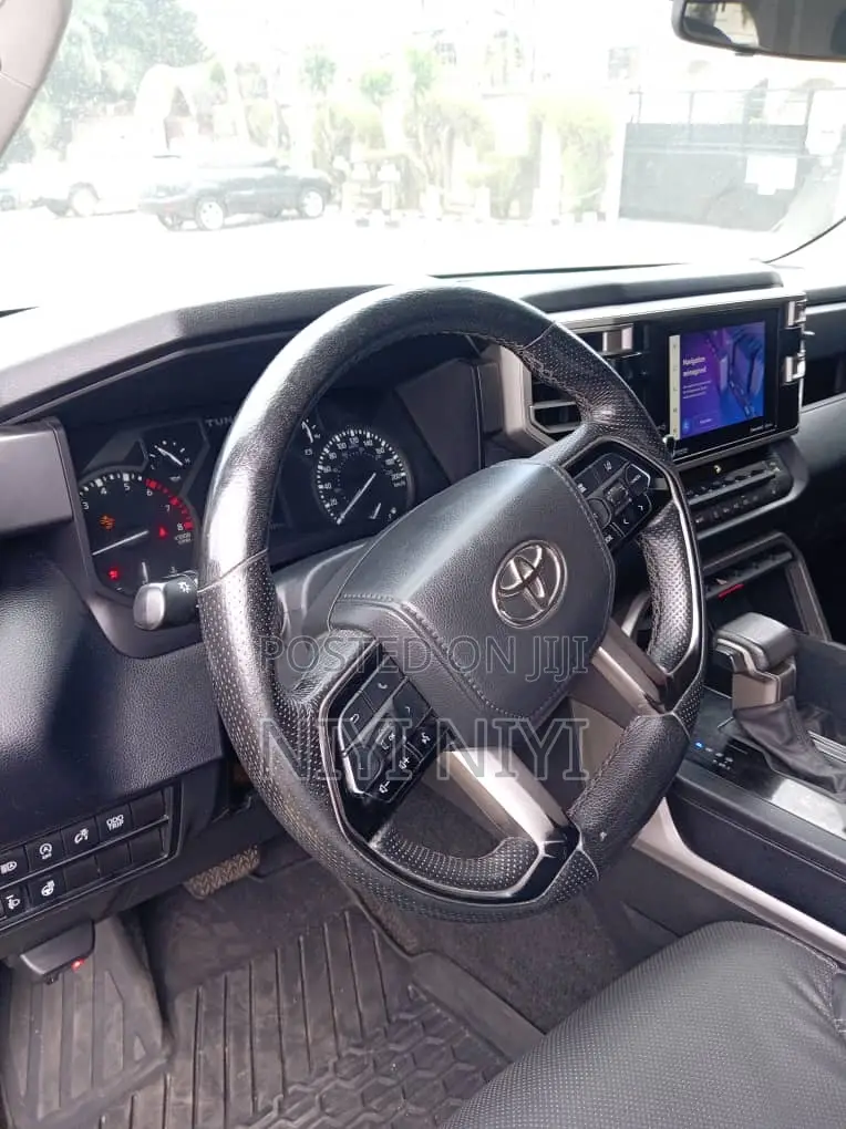 Toyota Tundra 2022 Black