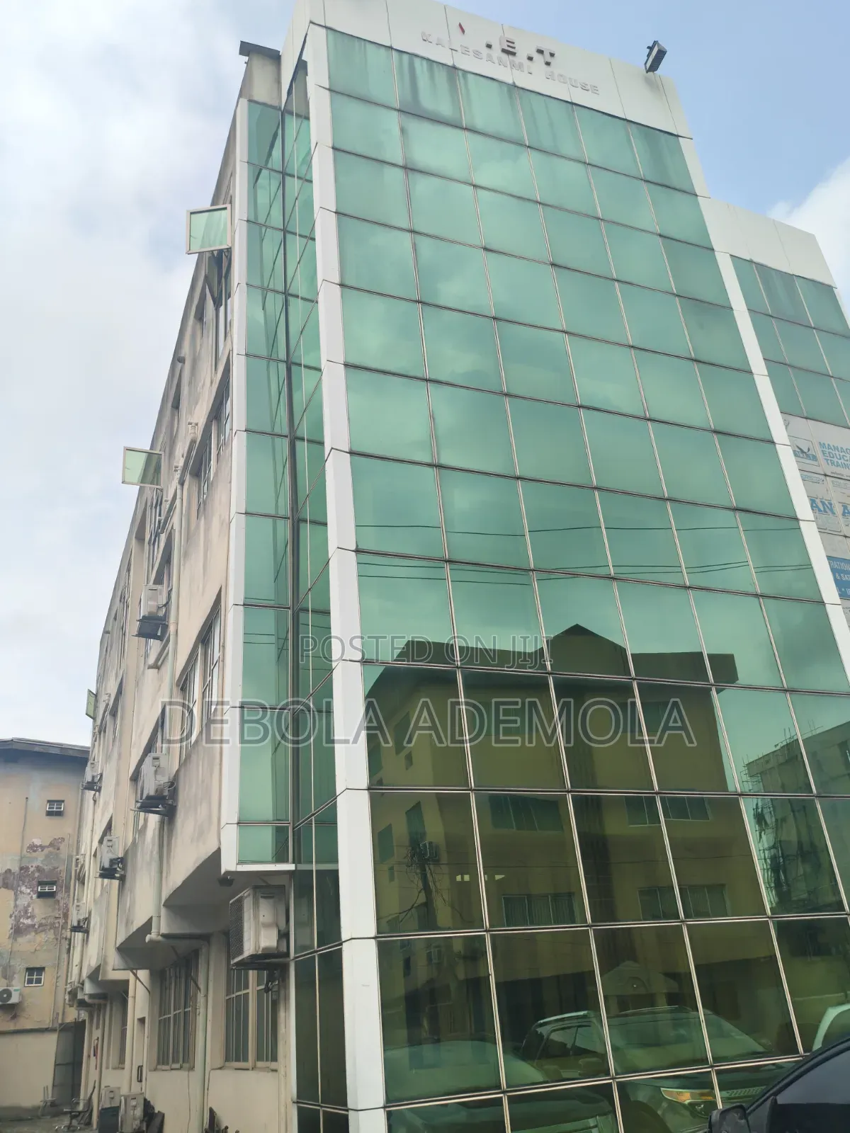 20bdrm House in Adeniyi Jones for sale