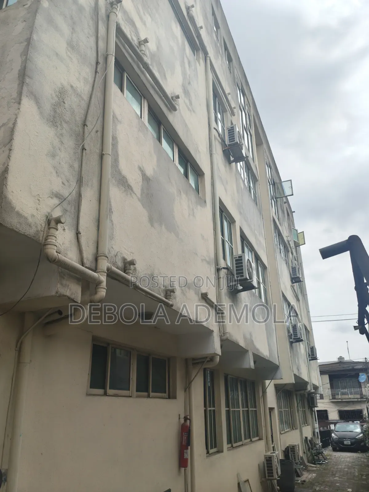 20bdrm House in Adeniyi Jones for sale