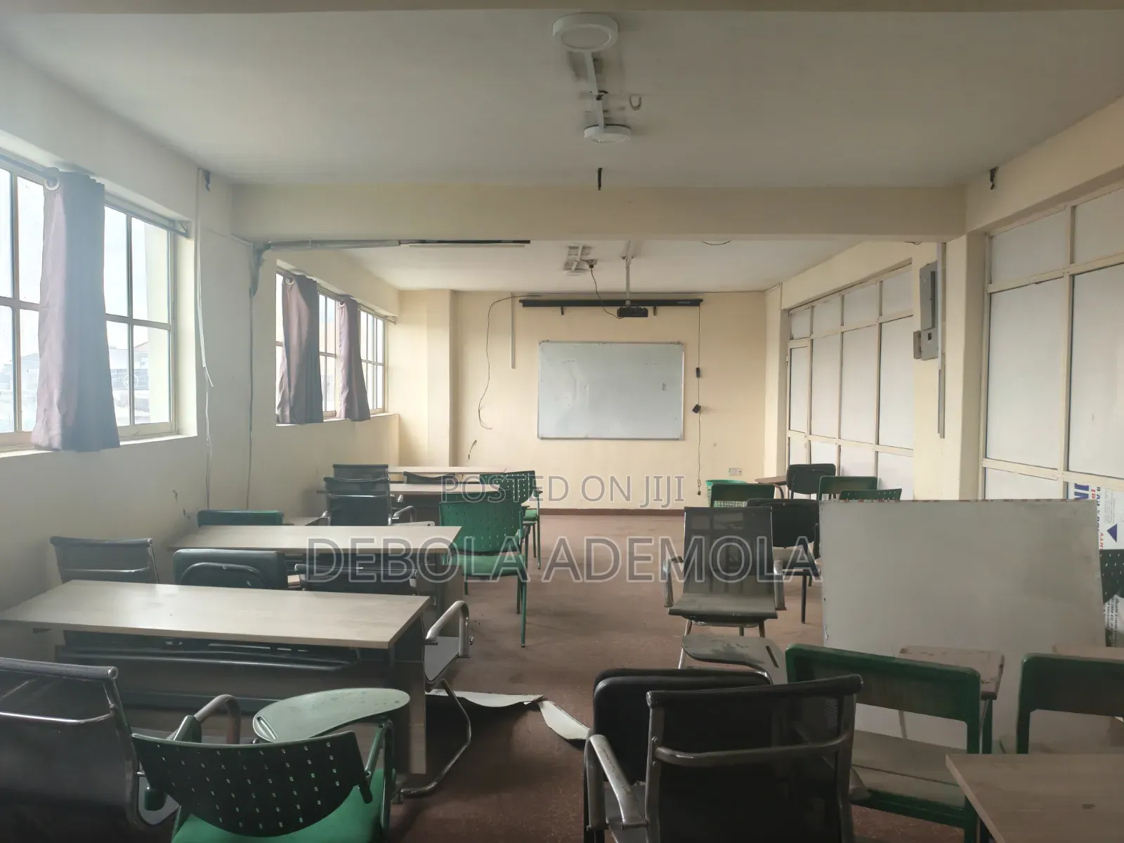 20bdrm House in Adeniyi Jones for sale