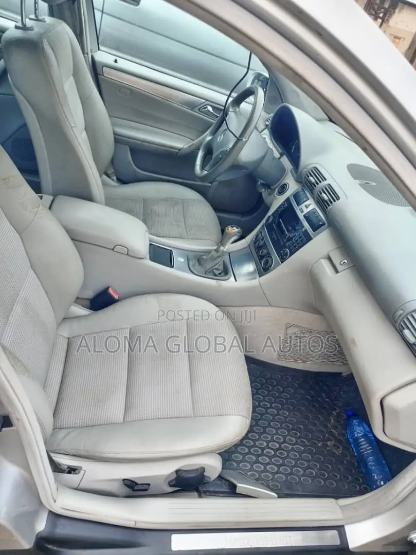 Mercedes-Benz C180 2002 Gold