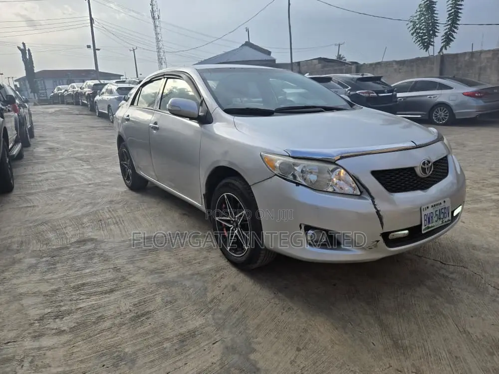 Toyota Corolla 2010 Silver