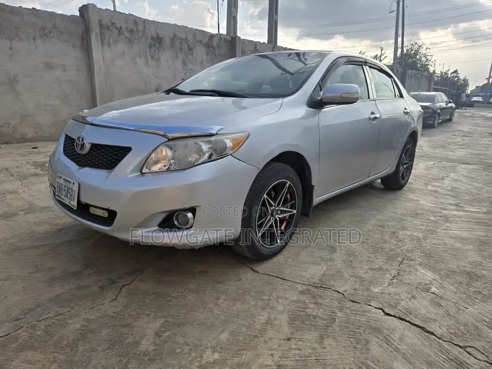 Toyota Corolla 2010 Silver