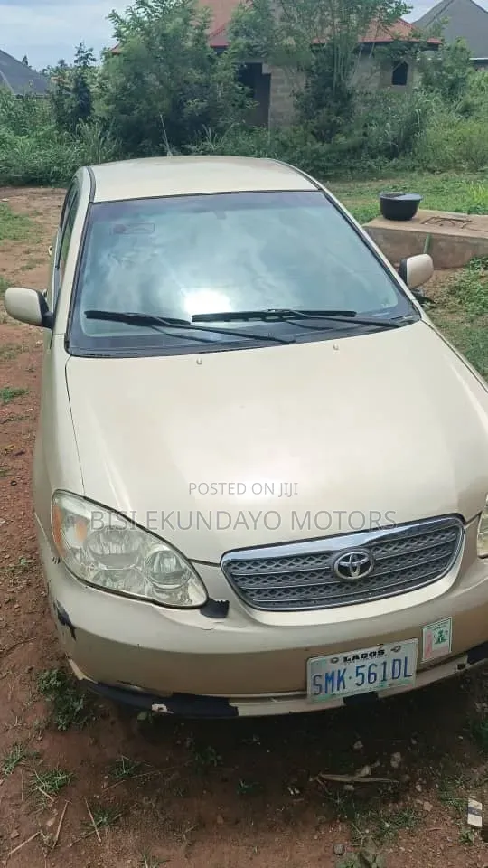 Toyota Corolla 2004 Gold
