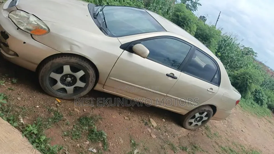 Toyota Corolla 2004 Gold