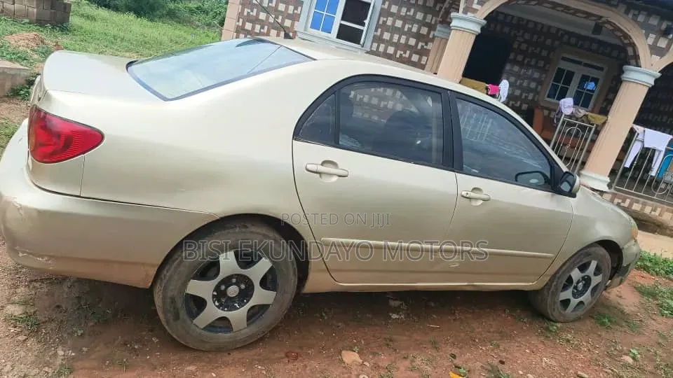 Toyota Corolla 2004 Gold