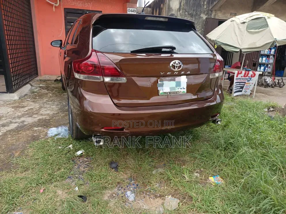 Toyota Venza 2011 Gold