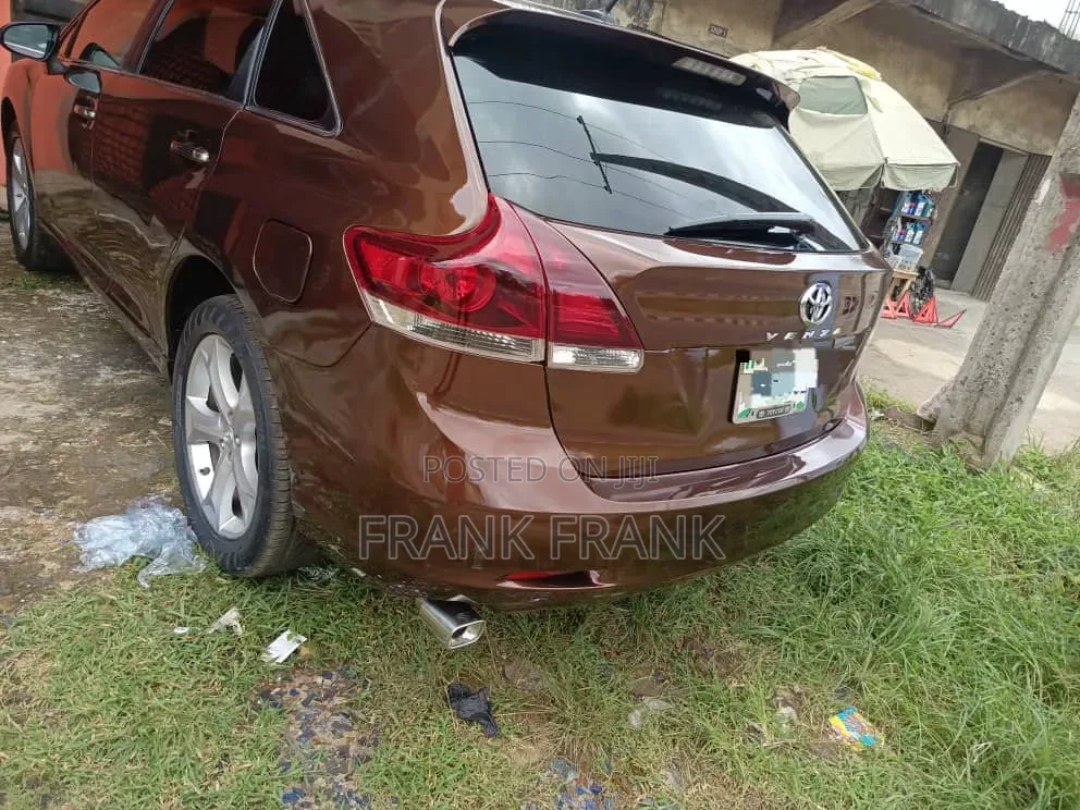 Toyota Venza 2011 Gold