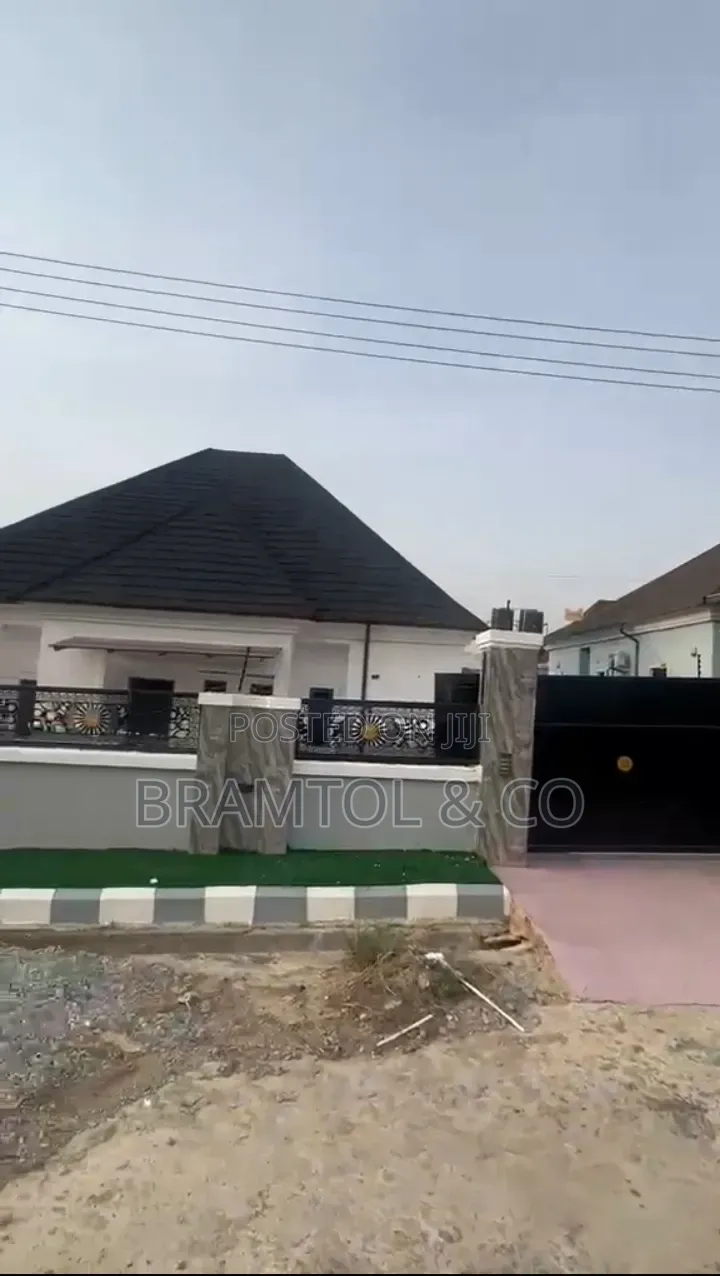 3bdrm Bungalow in Efab Queen Estate, Dape for sale