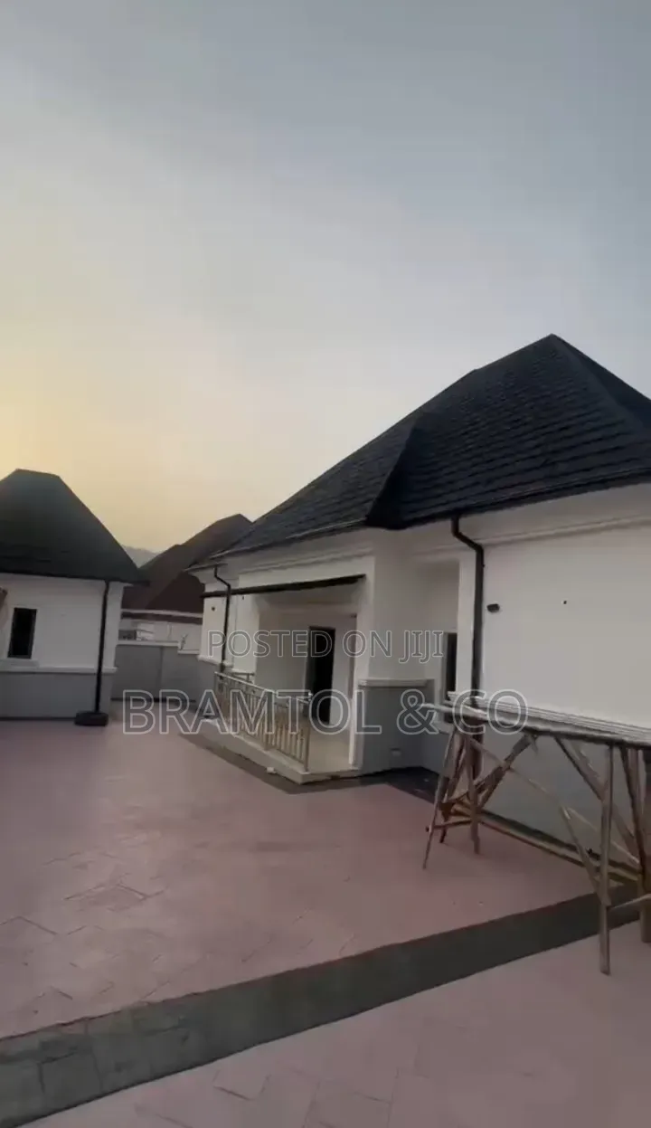 3bdrm Bungalow in Efab Queen Estate, Dape for sale
