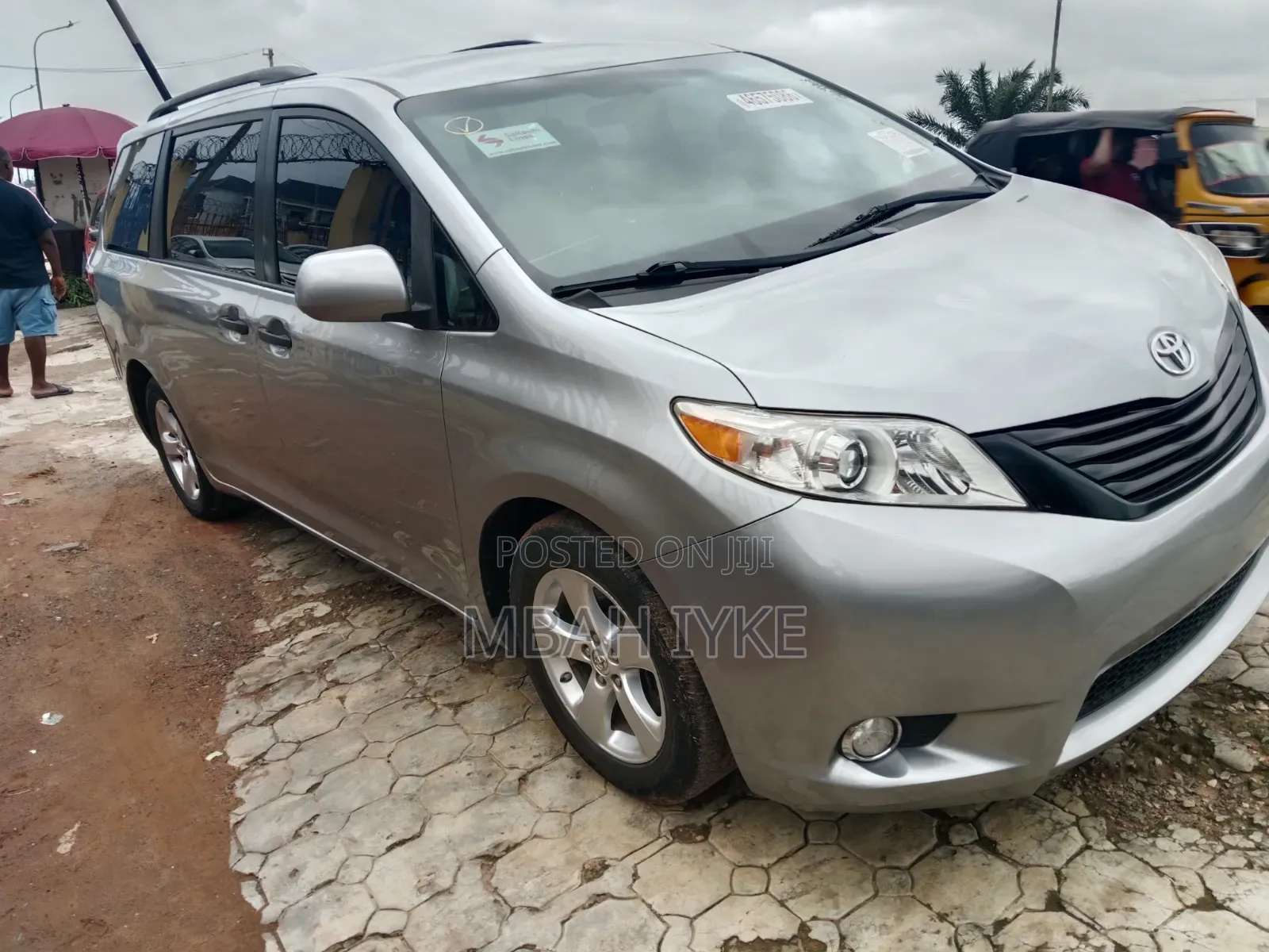 Toyota Sienna 2017 Blue