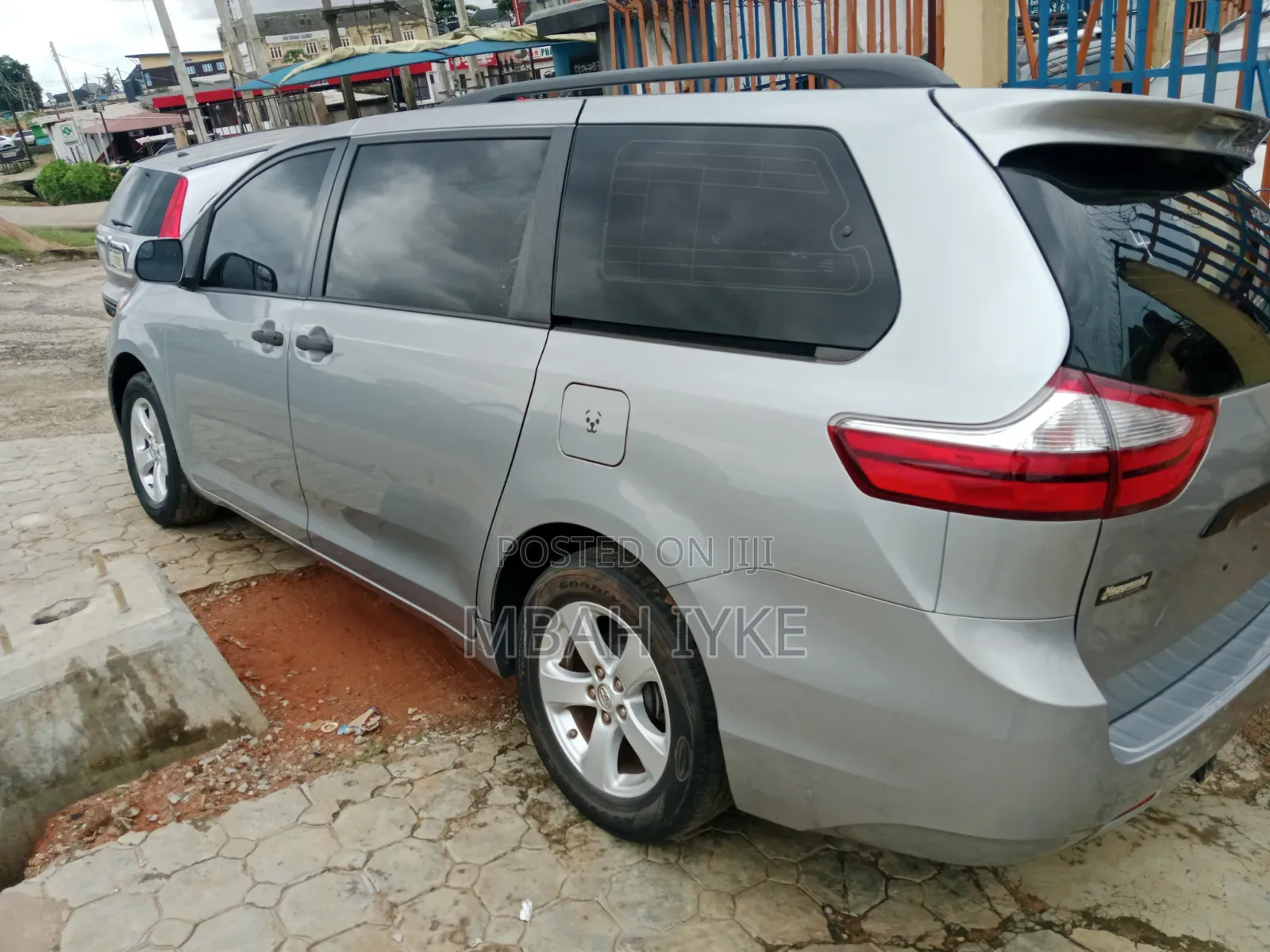 Toyota Sienna 2017 Blue