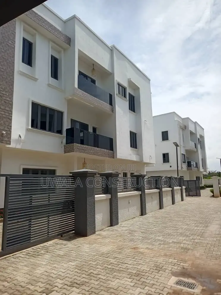 7bdrm Mansion in Asokoro for sale