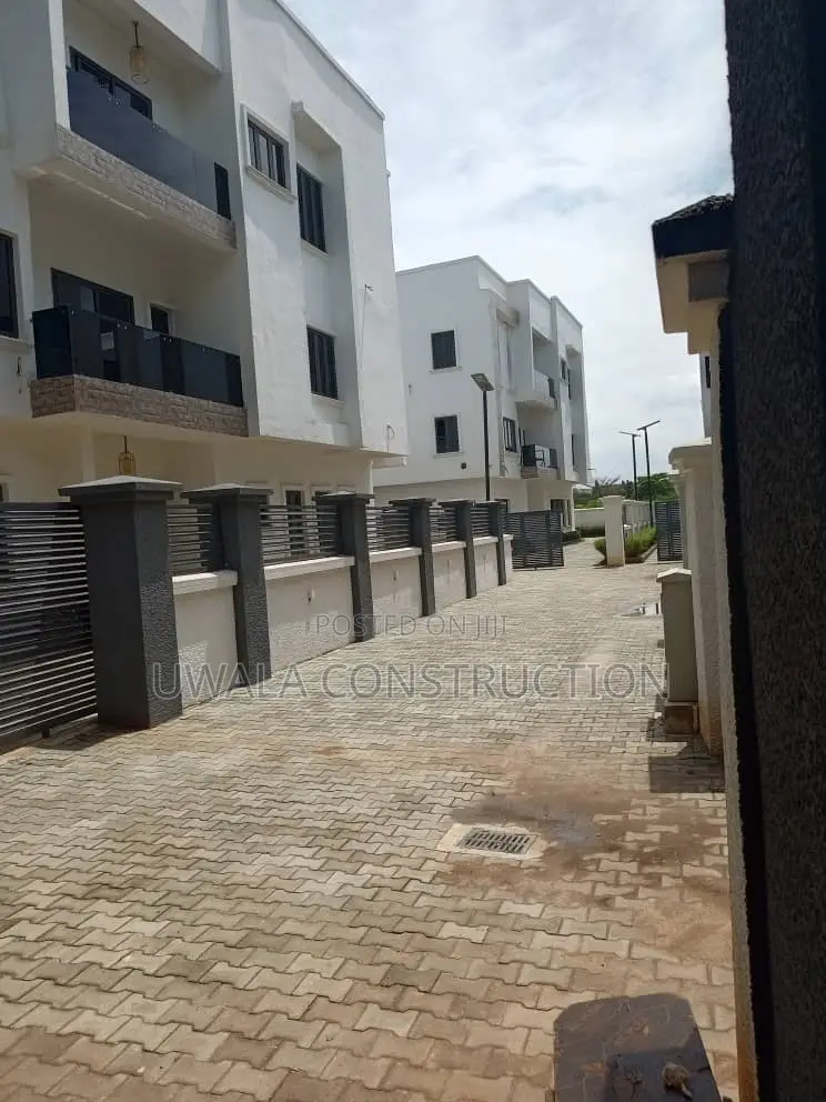 7bdrm Mansion in Asokoro for sale