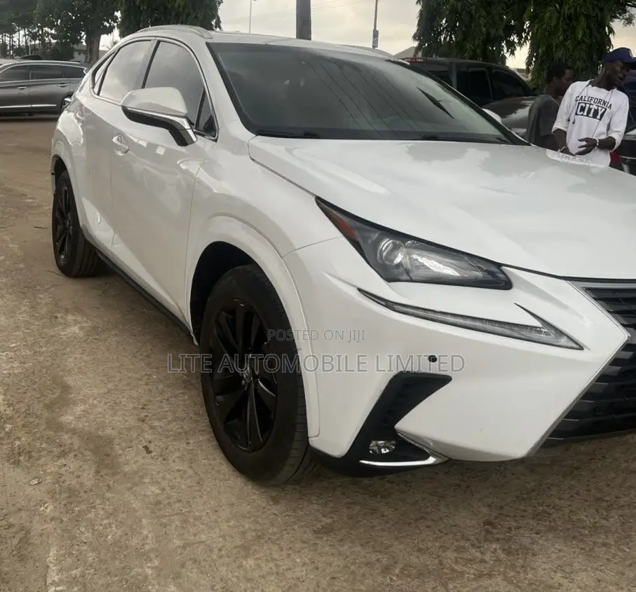 Lexus NX 300 FWD 2021 White