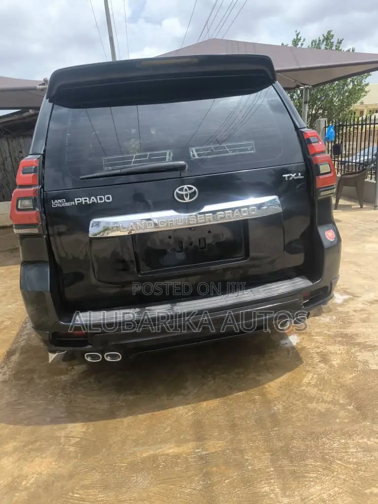 Toyota Land Cruiser Prado 2012 Black