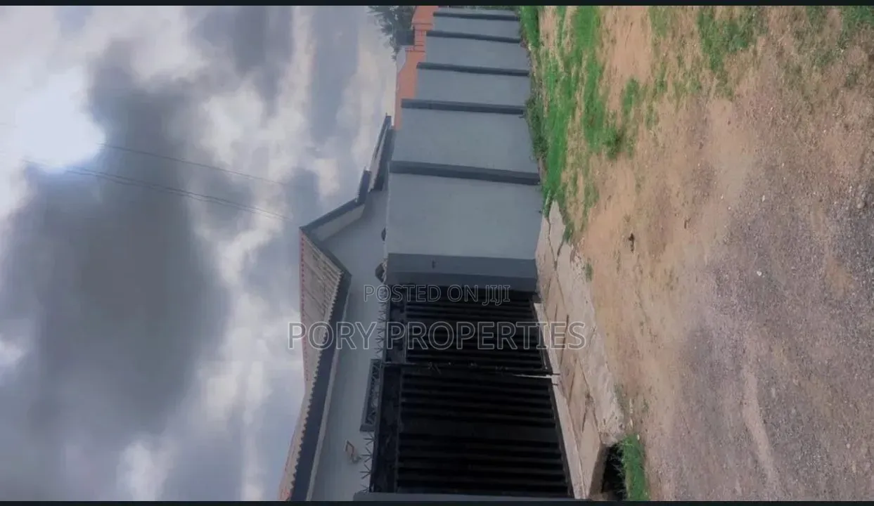 5bdrm Bungalow in Ashipa, Akala Express for sale