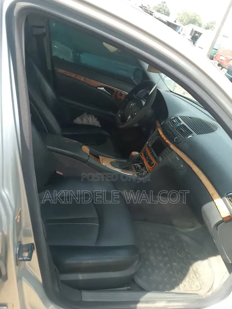 Mercedes-Benz E320 2005